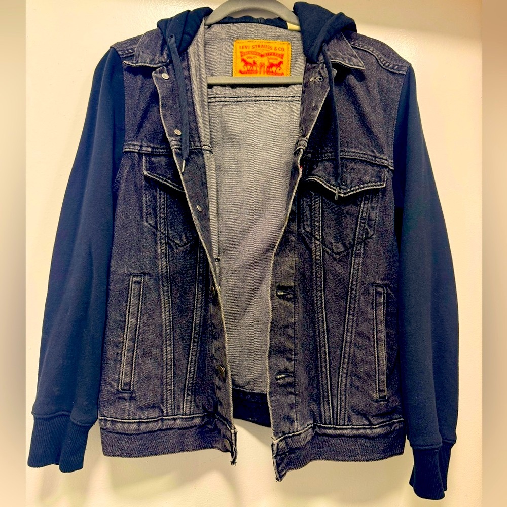 Black denim/sweatshirt Levi’s Jacket size small